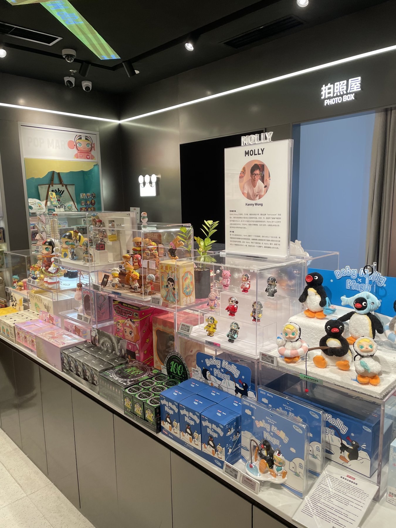 MOLLY與Baby Molly x Pingu商品區