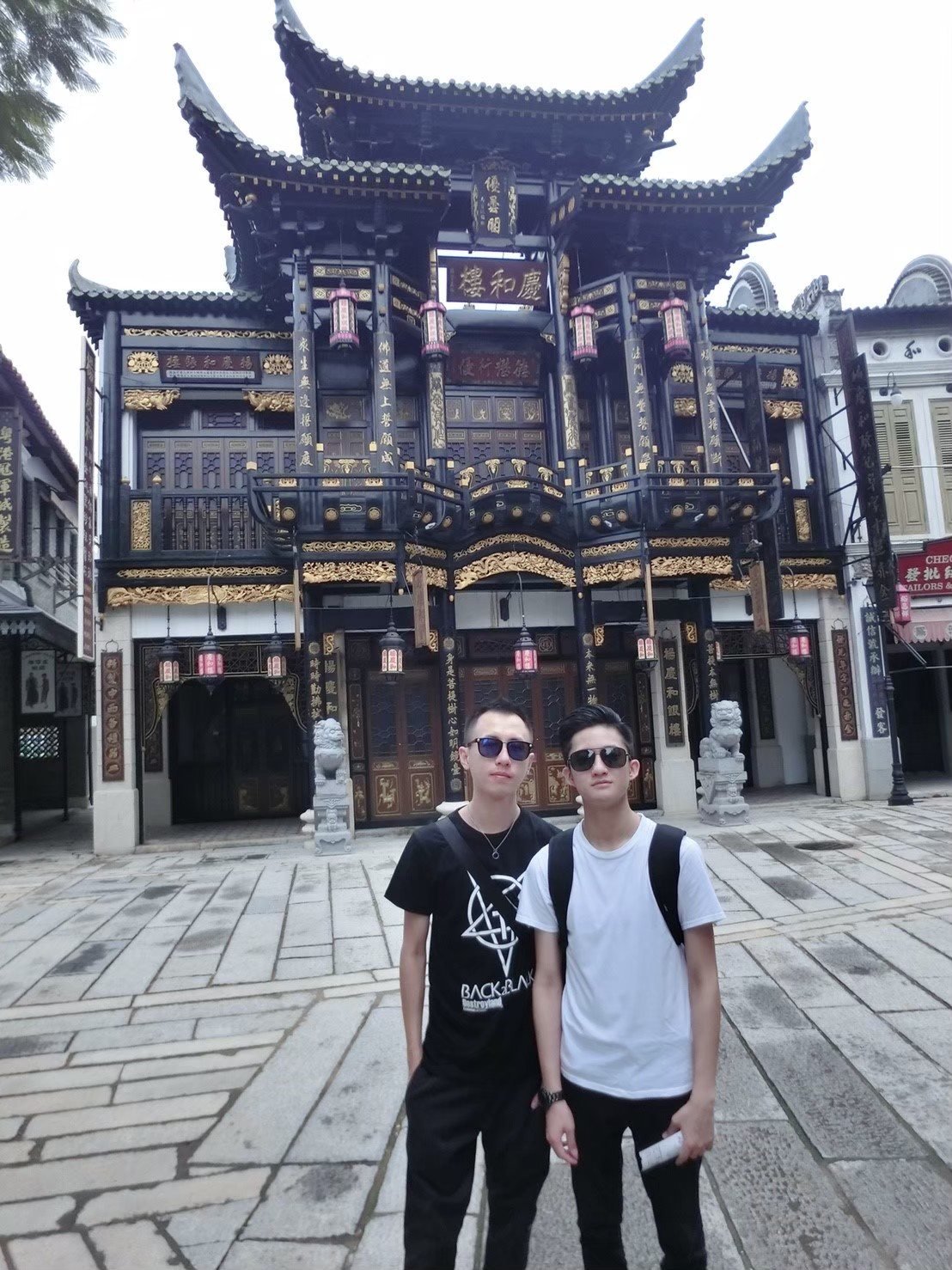 海口電影公社南洋街慶和德黑金木雕建築