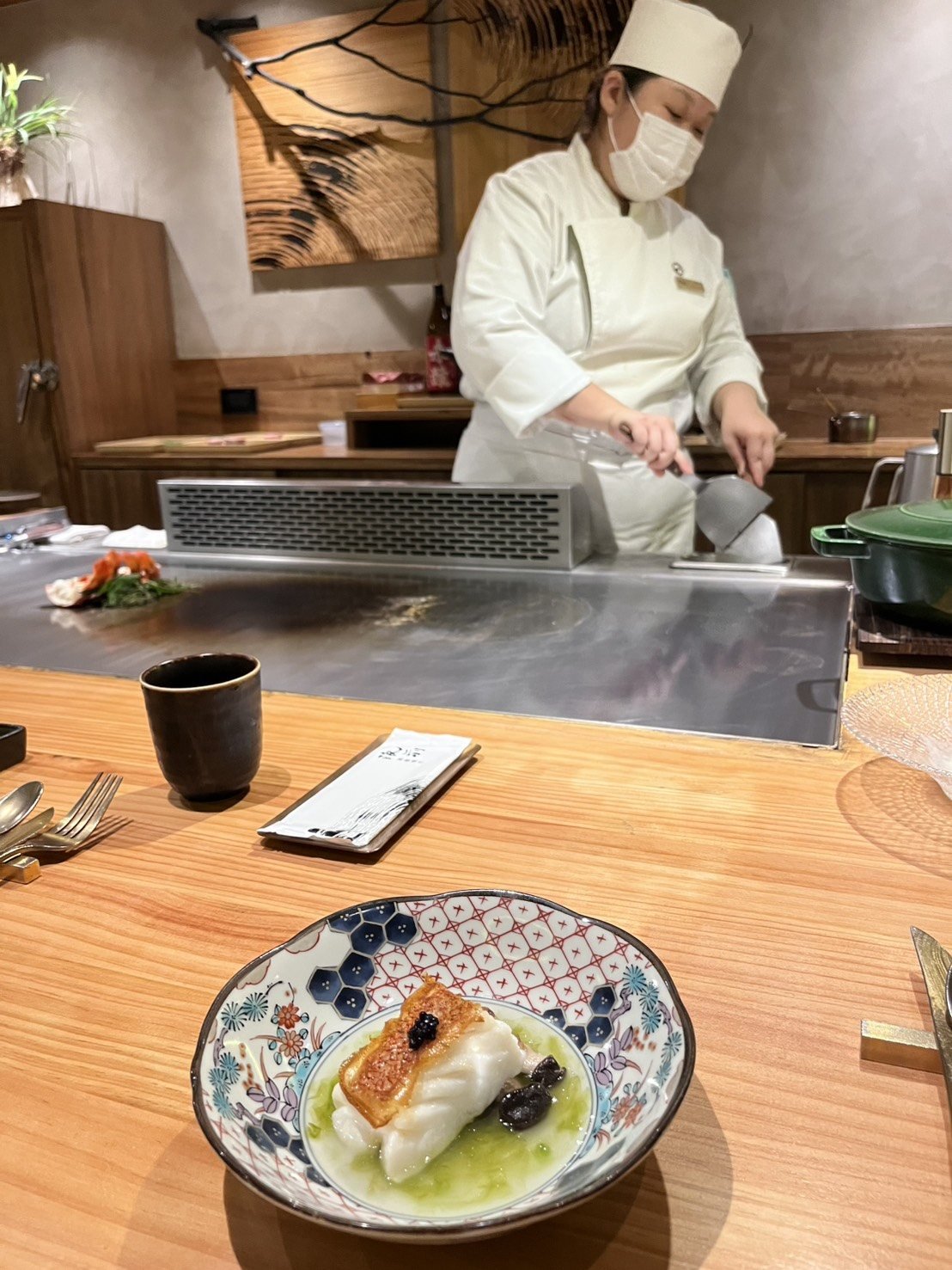 阪前鐵板燒台北中山北店鐵板座位與主廚現場料理