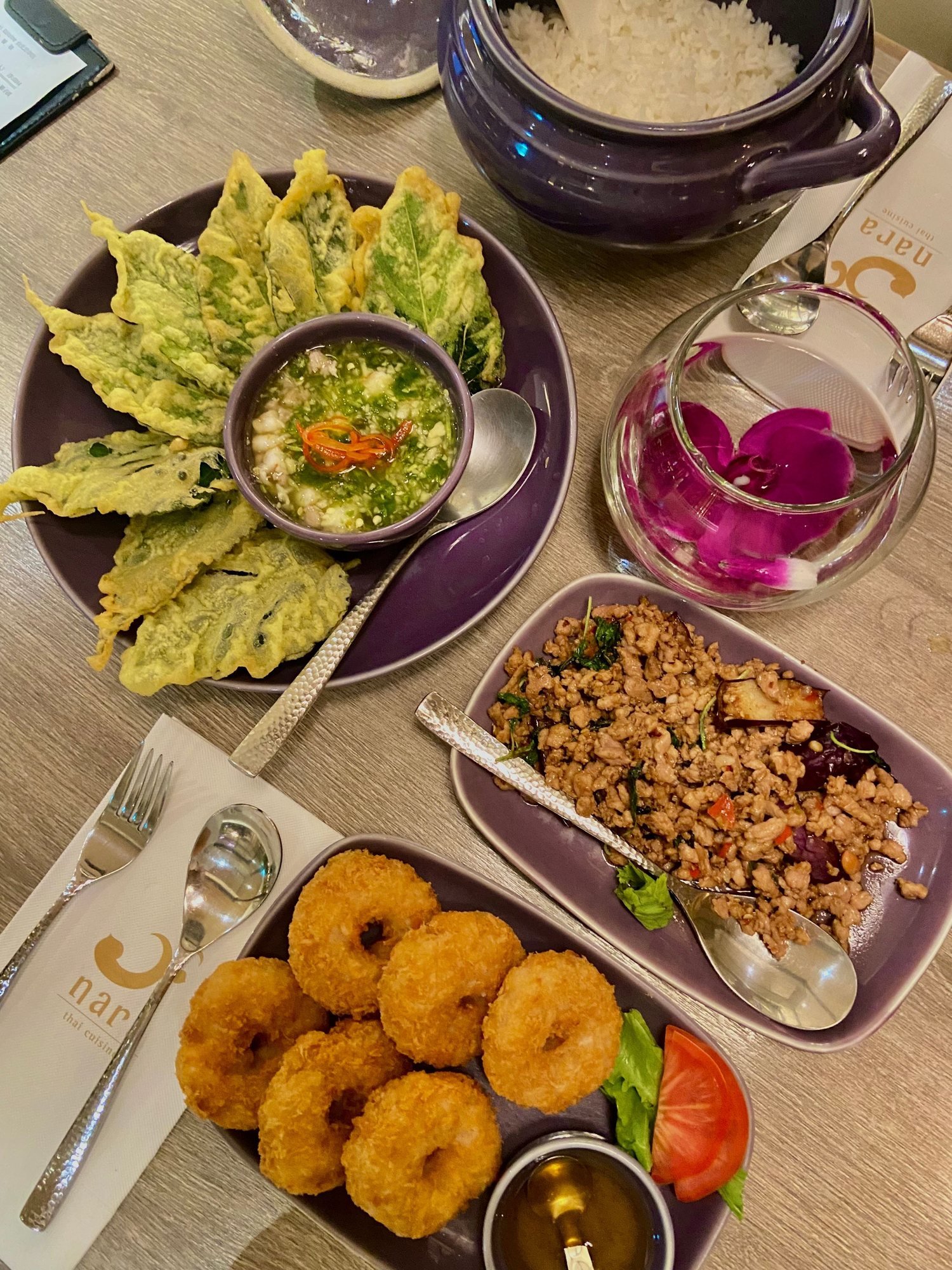 NARA Thai Cuisine 泰式料理餐桌