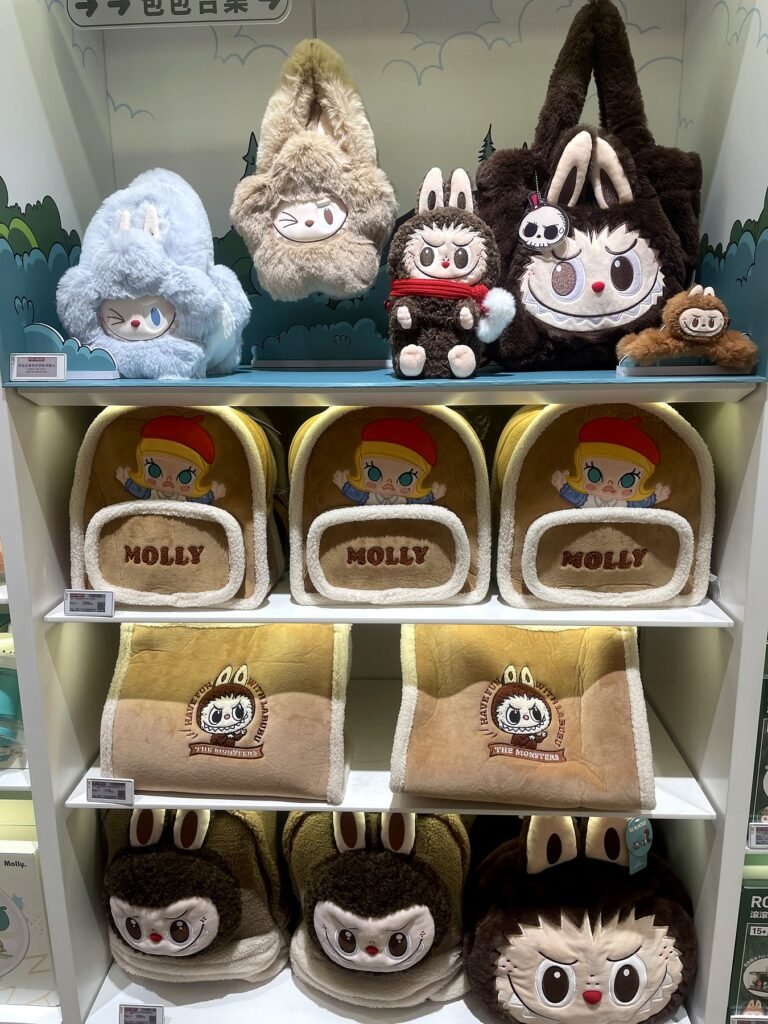 泡泡瑪特 Labubu 與 Molly 毛絨商品