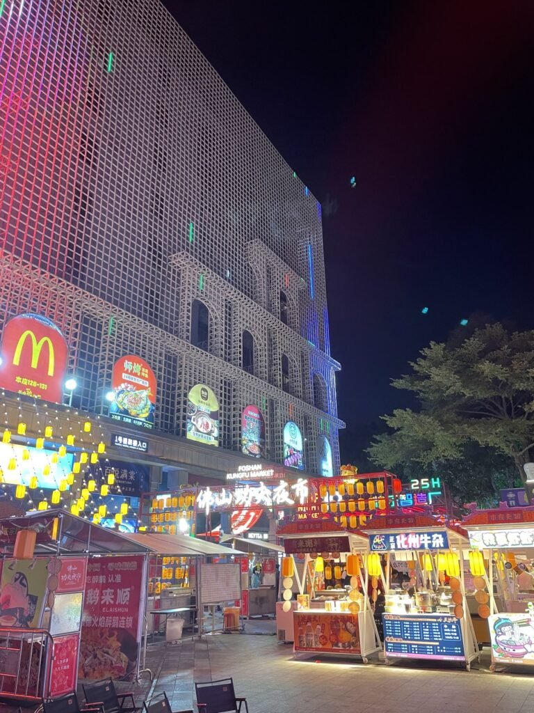佛山創意產業園夜市建築與攤位