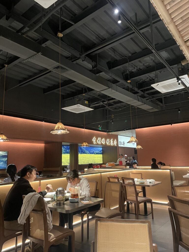 十里八香湖南山野飯店用餐區