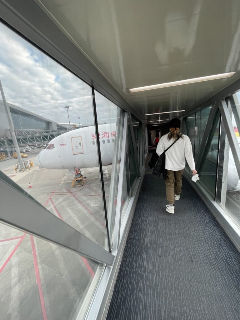 海南航空登機空橋與飛機