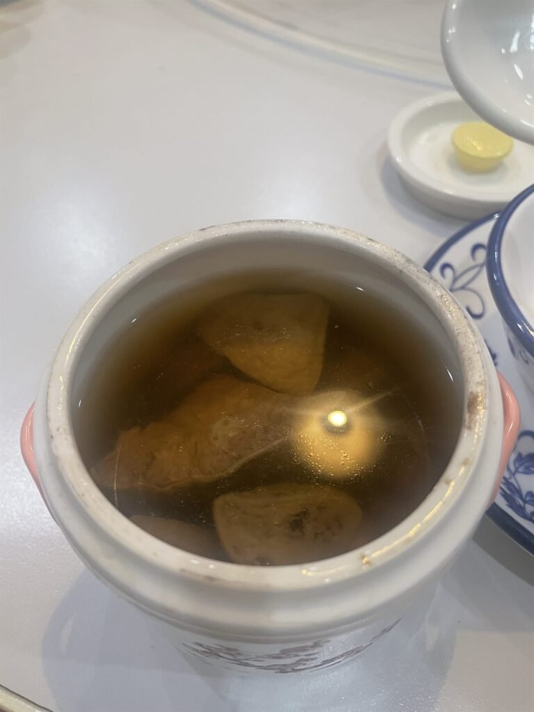 飯店早餐的一盅熱湯或茶